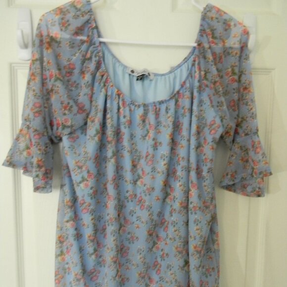 Wilde Blouse Blue Floral Career Dressy Spring Lightweight Feminine Flutter NWOT - Picture 1 of 3